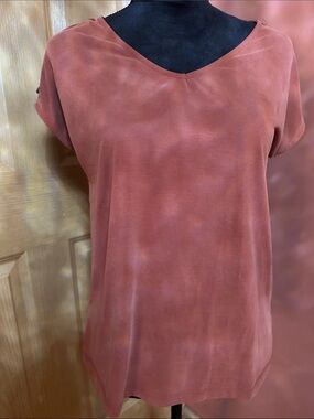 Green Envelope Rust Short Sleeve V-Neck Top